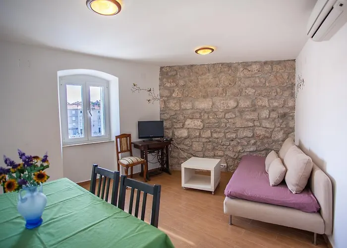 Apartment Pogled Na Luku